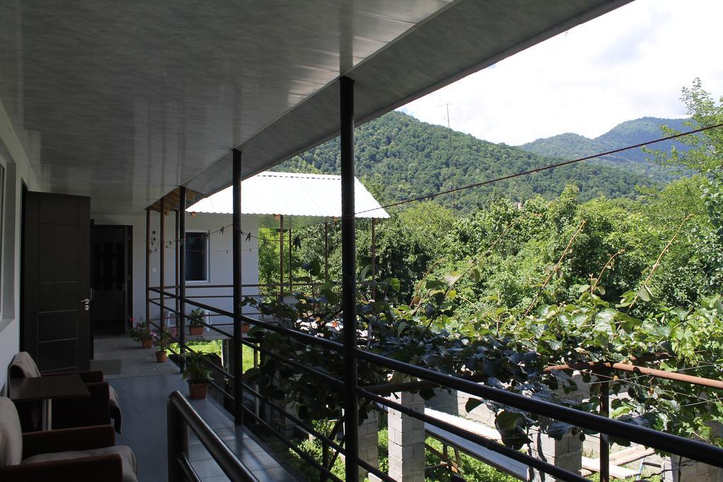 The Kiwi House Hotell Lagodechi Exteriör bild