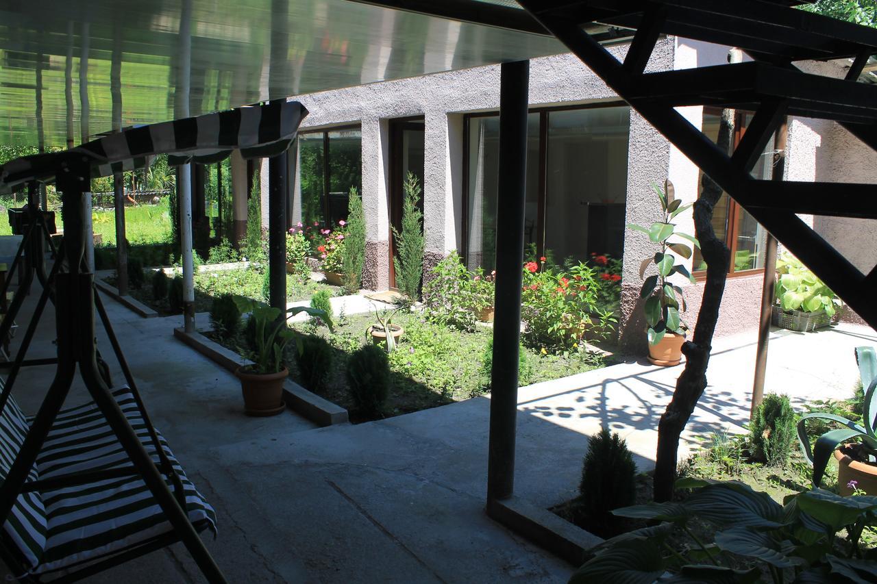 The Kiwi House Hotell Lagodechi Exteriör bild