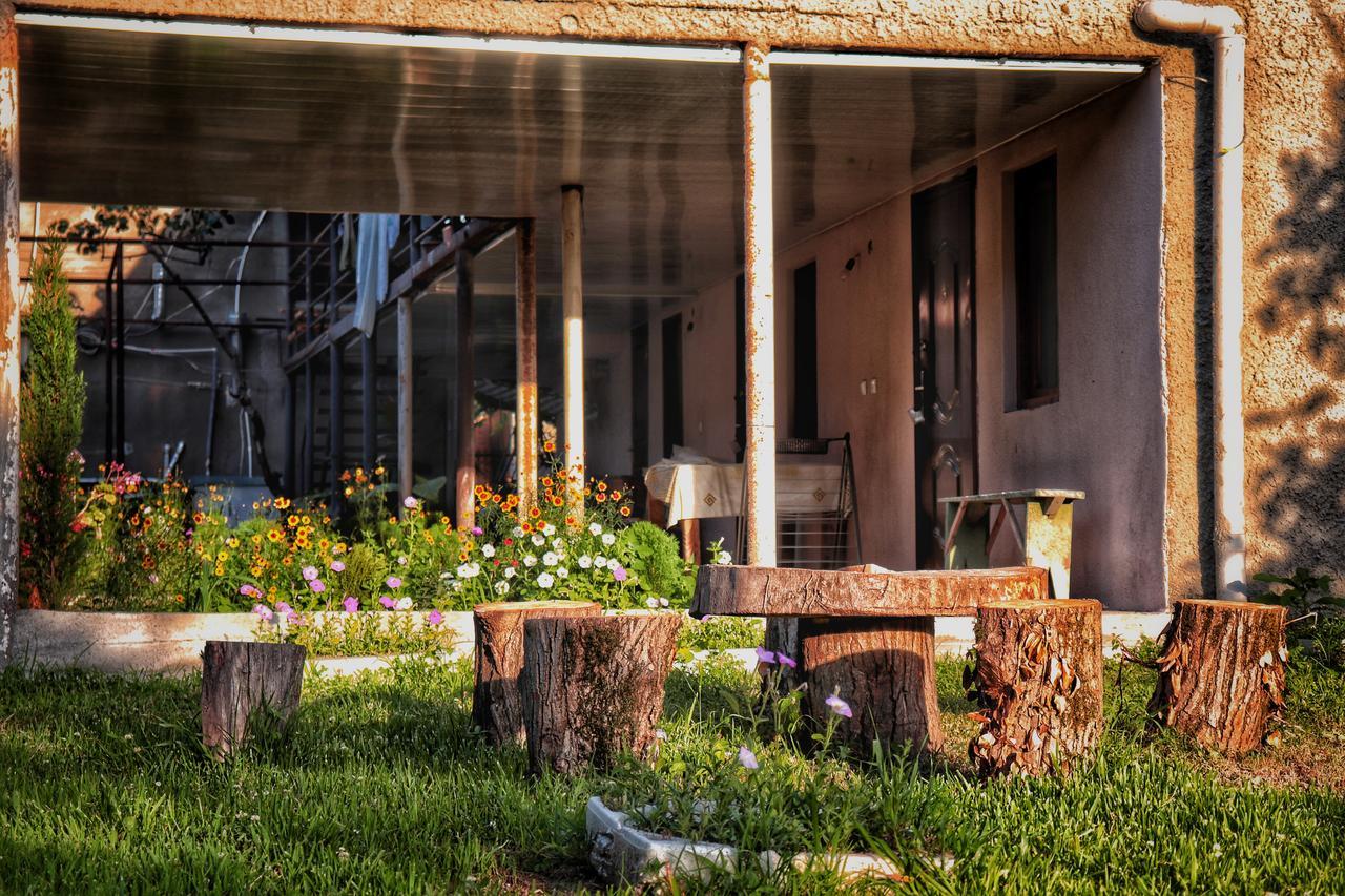 The Kiwi House Hotell Lagodechi Exteriör bild