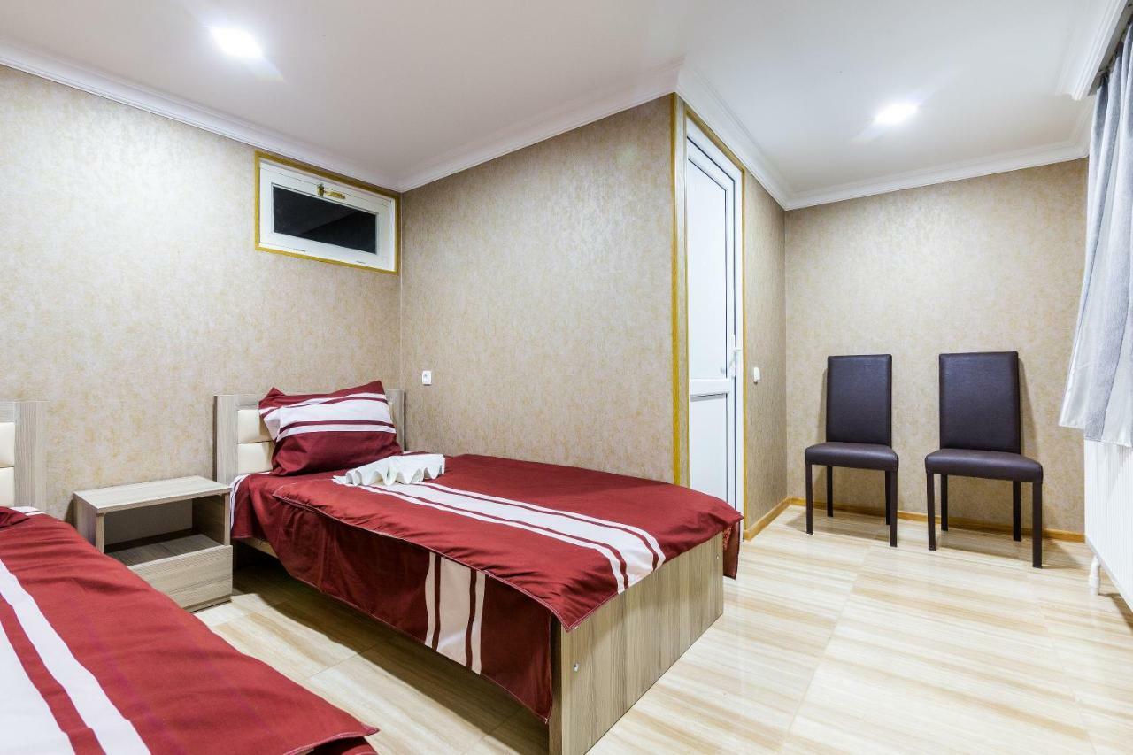 The Kiwi House Hotell Lagodechi Exteriör bild